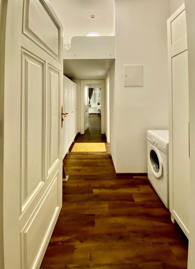 Ars Longa Apartment