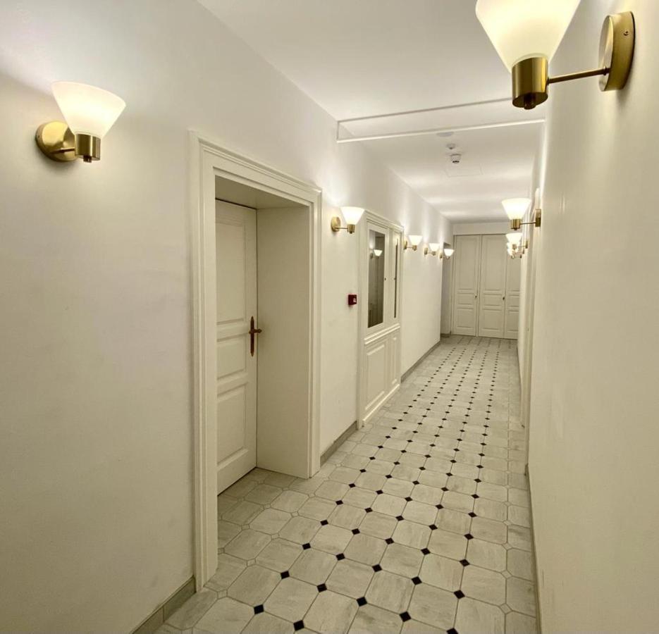 Ars Longa Apartment