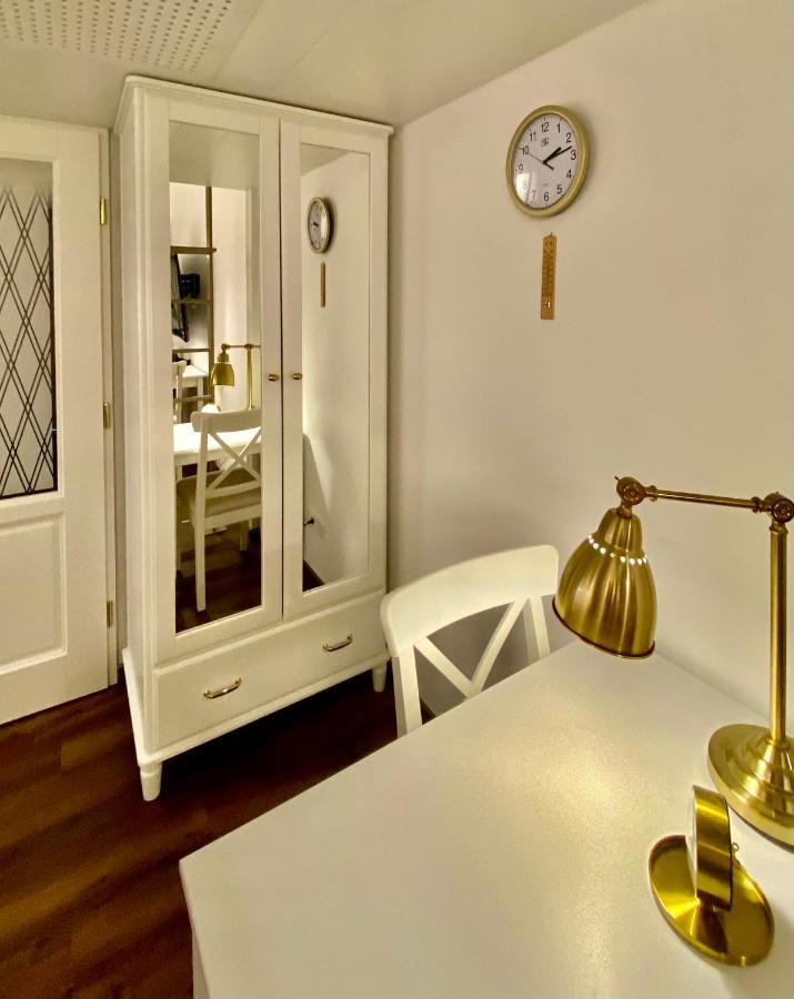 Ars Longa Apartment